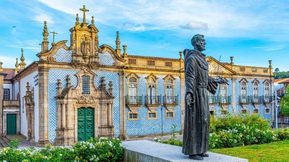 Guimaraes & Colorful Porto