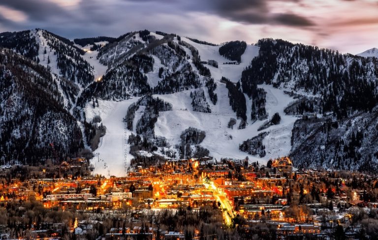 Best Places To Visit In December - Christmas In Colorado USA | Art In Voyage