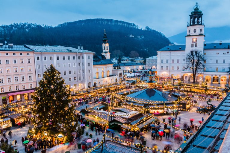 Christmas Market in the old town, by Art In Voyage