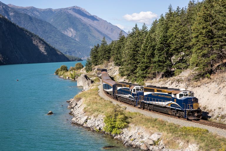 Luxury Train Adventures- Rocky Mountaineer-Luxury-Train-Canada-USA-by-Art-In--Voyage
