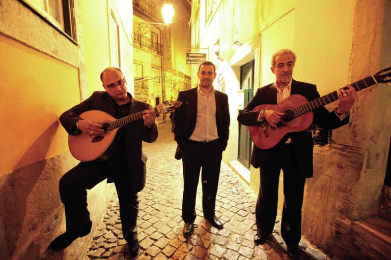 Fado music in Lisbon, with Art In Voyage