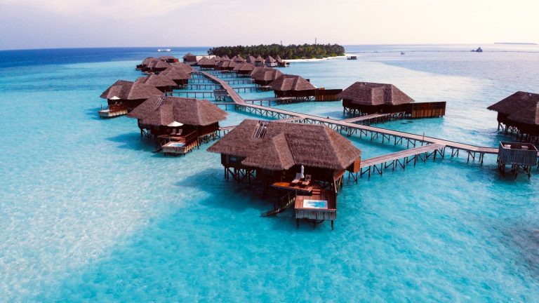 Beach-Maldives-Most-beautiful-Islands-by-Art-in-Voyage